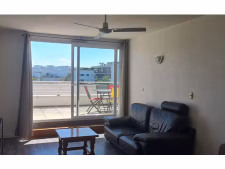 location appartement  m² t-2 à la rochelle  914 €