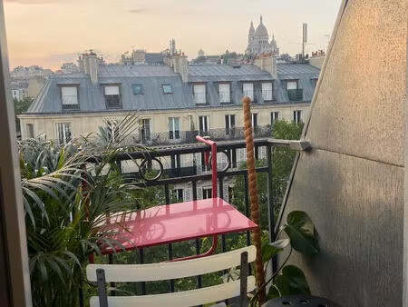 avenue trudaine - petit 2 p 27.62 m² au sol avec 2 petits balcons avec vue sacré-coeur