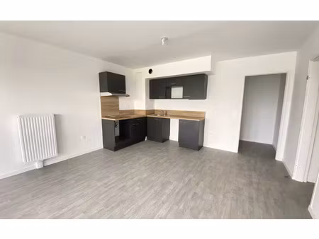 location appartement  85.62 m² t-4 à poitiers  912 €