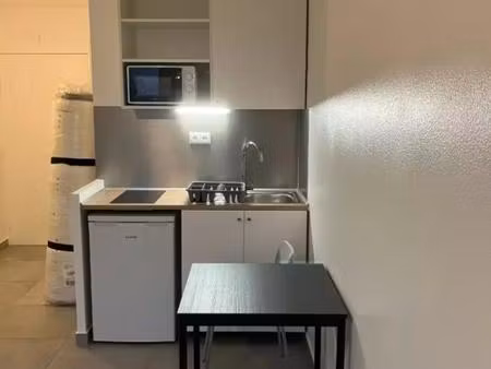 studio / 20m² / saint ouen (rer c)