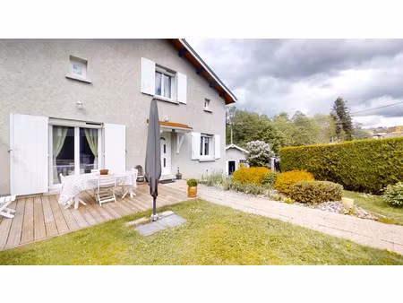 maison dans le centre de dunières avec terrain!