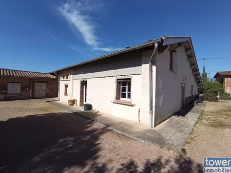 monbeton - ancienne ferme intégralement rénovée avec hangar