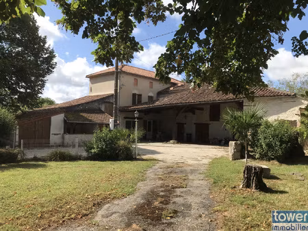 superbe corps de ferme sur 1 hectare avec gite indépendant à