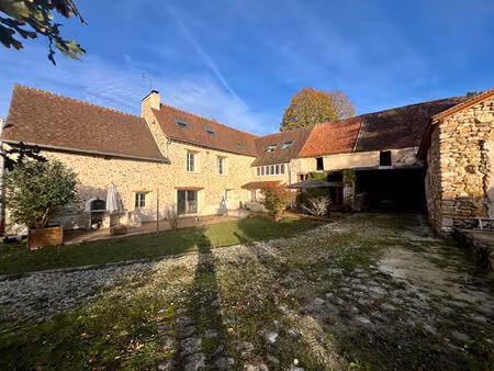 élégant corps de ferme de plus de 300 m²  rénovation de qualité et cadre paisible
