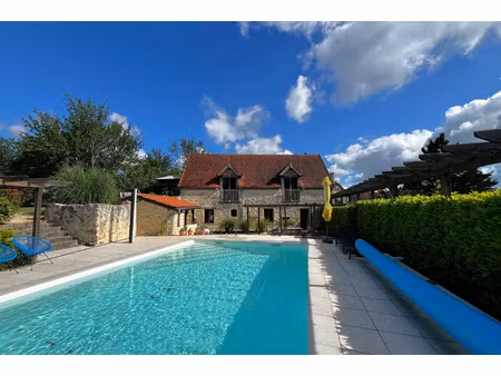 superbe grange en pierre rénovée  avec sa piscine  au calme