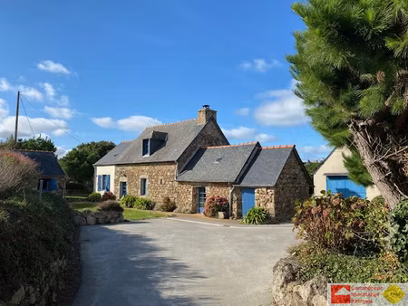 à vendre jolie propriété à lanmodez  proche du bord de mer 