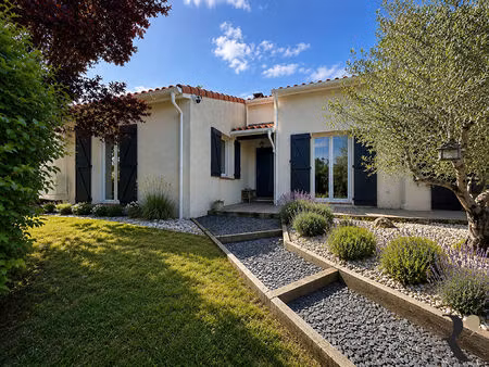 maison saint genies bellevue 5 pièces terrain de 769m2 avec piscine