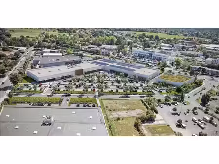 location commerce gradignan 33170 688m²