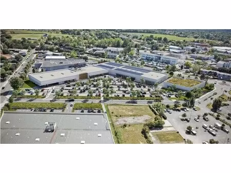 location commerce gradignan 33610 688m²