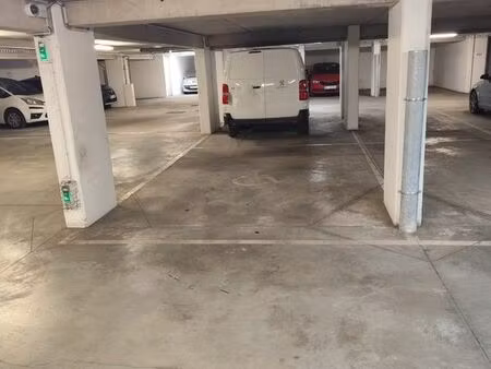 location place de parking sous sol