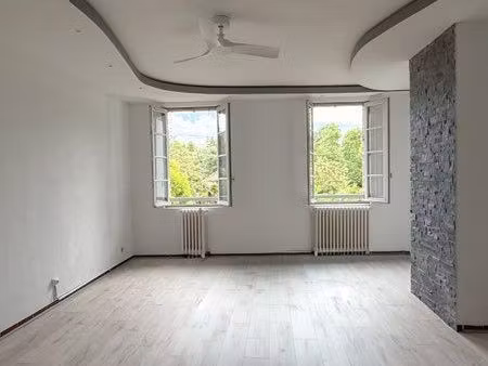 albi cœur historique - t3 61 m² - proche parking et commerce - immeuble classé quartier hi