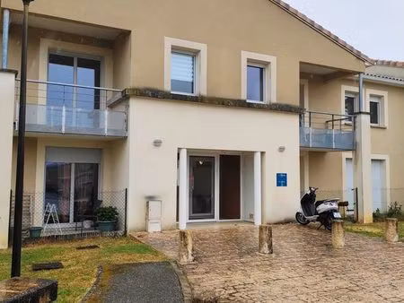 appartement t3 avec balcon dans une résidence sécurisée - lectoure