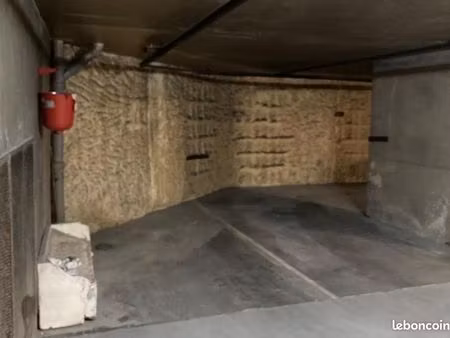 grand parking - rue du sentier