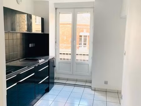location - appartement 40m2 centre-ville mayenne