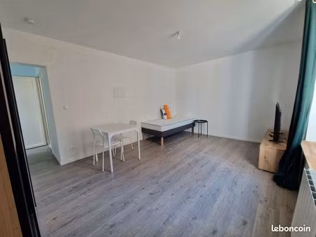 studio 28 m² - quartier calme - proximité gare  hôtel de ville & avenue d'arches