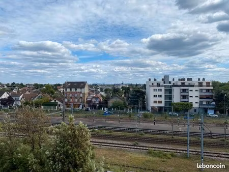 duplex lumineux idéalement situé à conflans-sainte-honorine