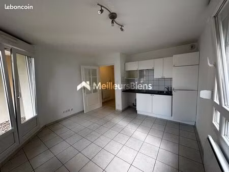 studio 1 pièce 27 m²