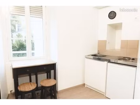 location - studio meublé montfort-le-gesnois