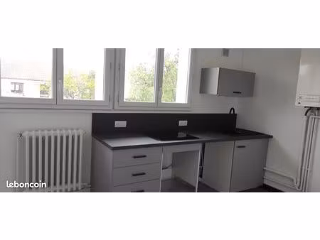 loue t3 à riom