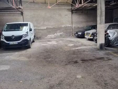 place voiture parking couvert chamalieres