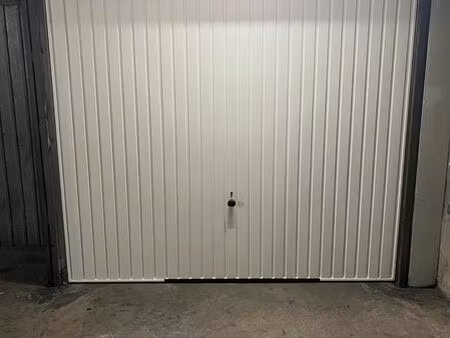 garage/box fermé de 13 5m² - rue manin paris