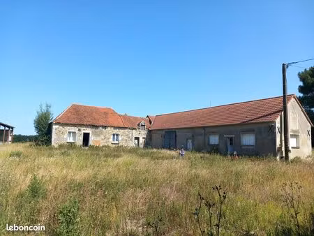 location ferme sud touraine sur 4 hectares avec logements et bâtiments d'exploitation