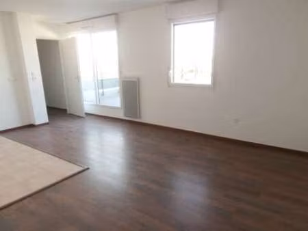 location appartement 2 pièces à couëron (44220) : à louer 2 pièces / 43m² couëron