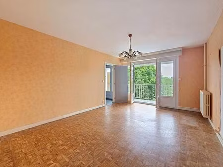 lorient : appartement de 67m² avec balcon et cave