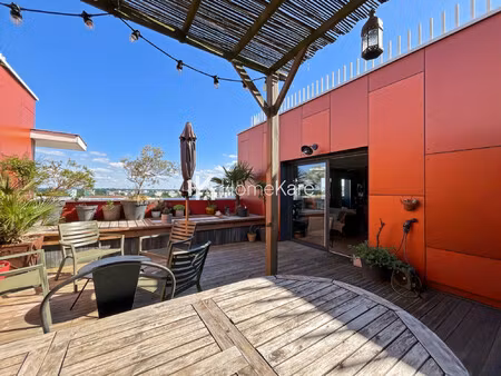 dernier étage avec 28m2 de terrasse