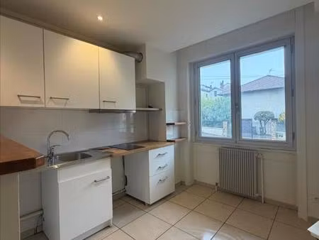 appartement t2 en rez-de-chaussée surélevé avec cave – lyon 3ᵉ  rue des balmes