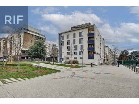 studio lumineux de 25 m2 avec parking sécurisé  au pied des