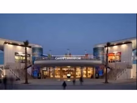 location commerce pontault combault 77340 968m²