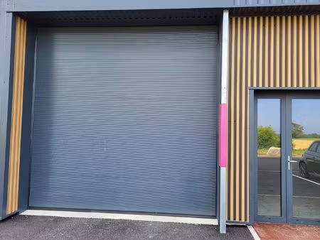 a vendre - vannes est - local d'activités neufs d'environ 140 m