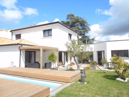 à louer - maison meublée contemporaine 5 pièces à carquefou est