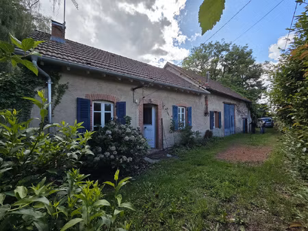 à vendre charmante longère à rénover avec dépendances et g