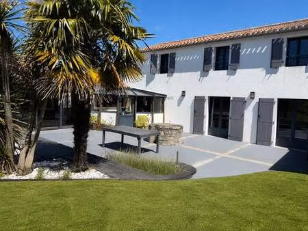 vente longère et corps de ferme piscine à noirmoutier-en-l'île (85330) : à vendre piscine 