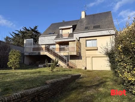 a vendre en exclusivite chez blot - maison avec jardin - 7 chambres - quartier jeanne d'ar