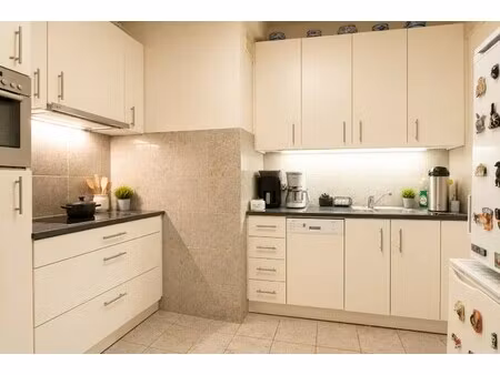 ruim appartement (95 m²) met 2 zeer grote slaapkamers en zicht op zee en pier.
