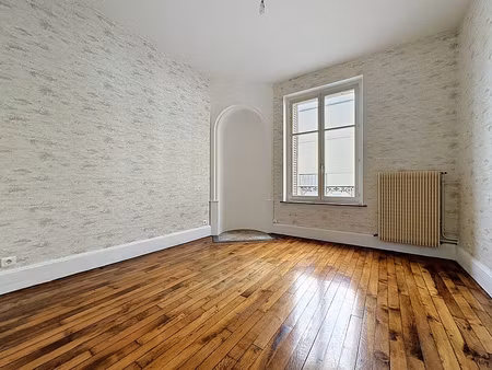saurupt : appartement t2 de 45 m2 en rdc surélevé avec grand