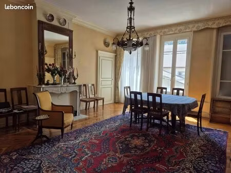 appartement 6 pièces 217 m²