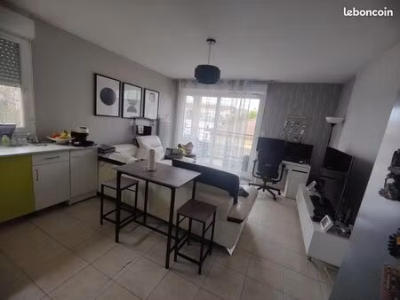 t2 meublé avec balcon / parking sécurisé & ascenceur - investissement clé en main