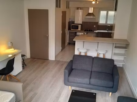 t1- grand studio pont neuf très spacieux - 33 m2 decoration actuelle-totalement meuble- av