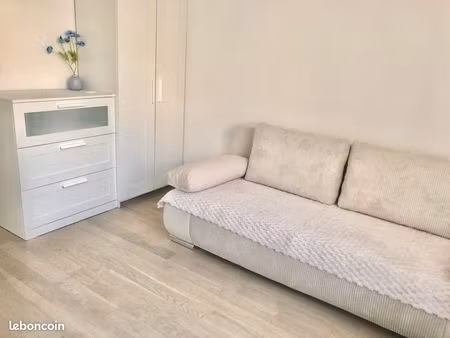 une seul chambre meublée dans t3 avec une terrasse et jardin