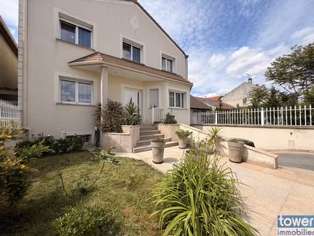 maison  6 pièce(s)  4 chambre(s)  150 m²