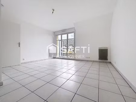 appartement 2 pièces 43 m²  balcon  place de parking extérieure