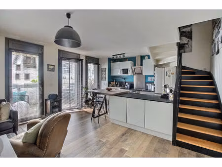 appartement en duplex de type 3 pièces 54.03 utiles (51.23 m² carrez) revisité en grand f2
