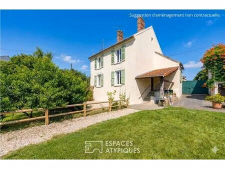 la maison avec sa dépendance et ses écuries