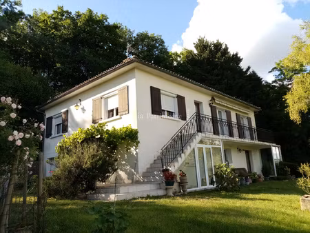 maison de plain-pied sur sous-sol complet dans un environnem