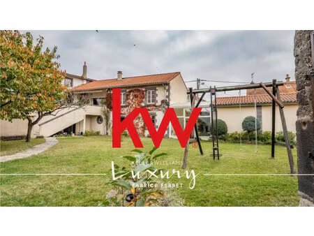 ensemble immobilier de 320 m² à pont-du-château