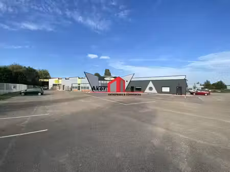 location commerce 270m²